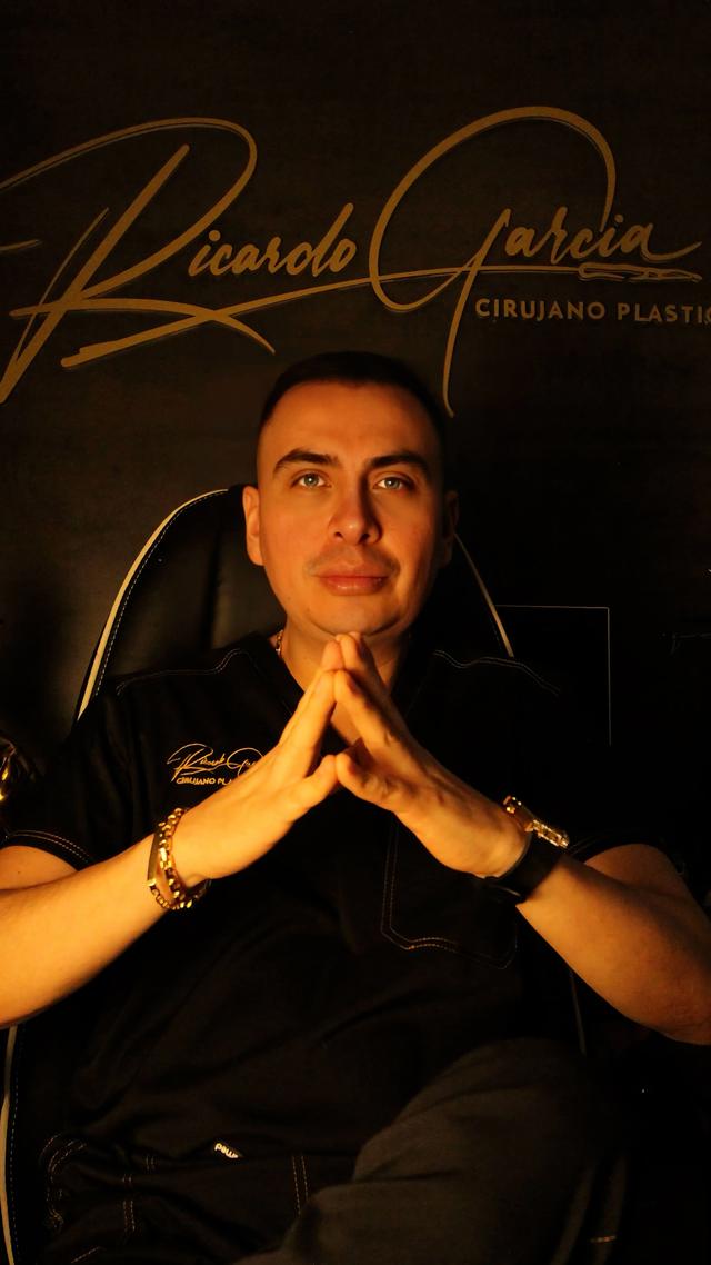 Dr. Ricardo García